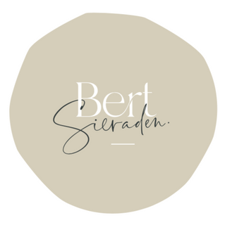 Bert Sieraden verkoopt armbanden, oorbellen, kettingen, ringen en andere sieraden.