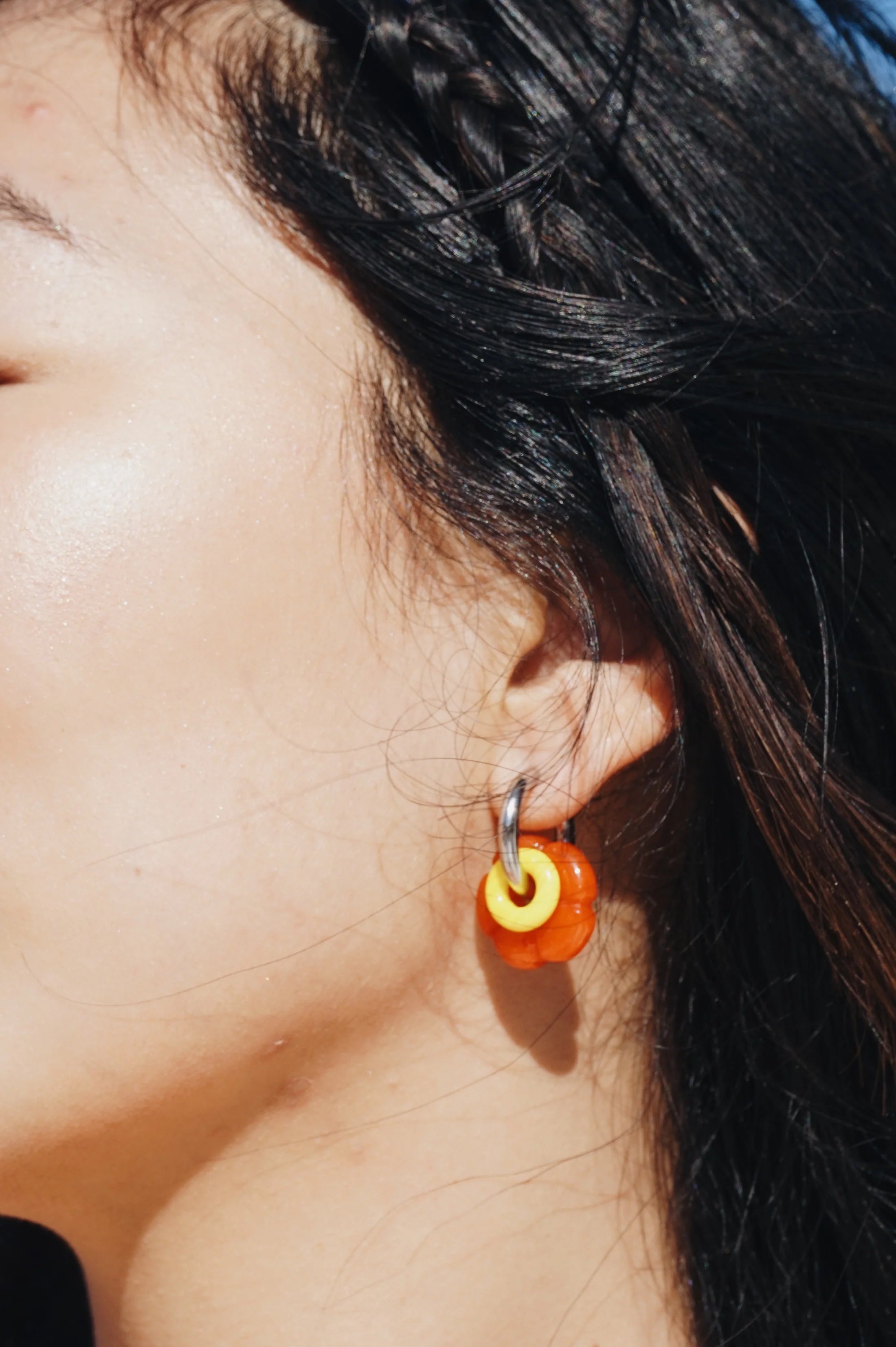 CarlieV Oorbellen Mini Donut Banana Bedel (per stuk)