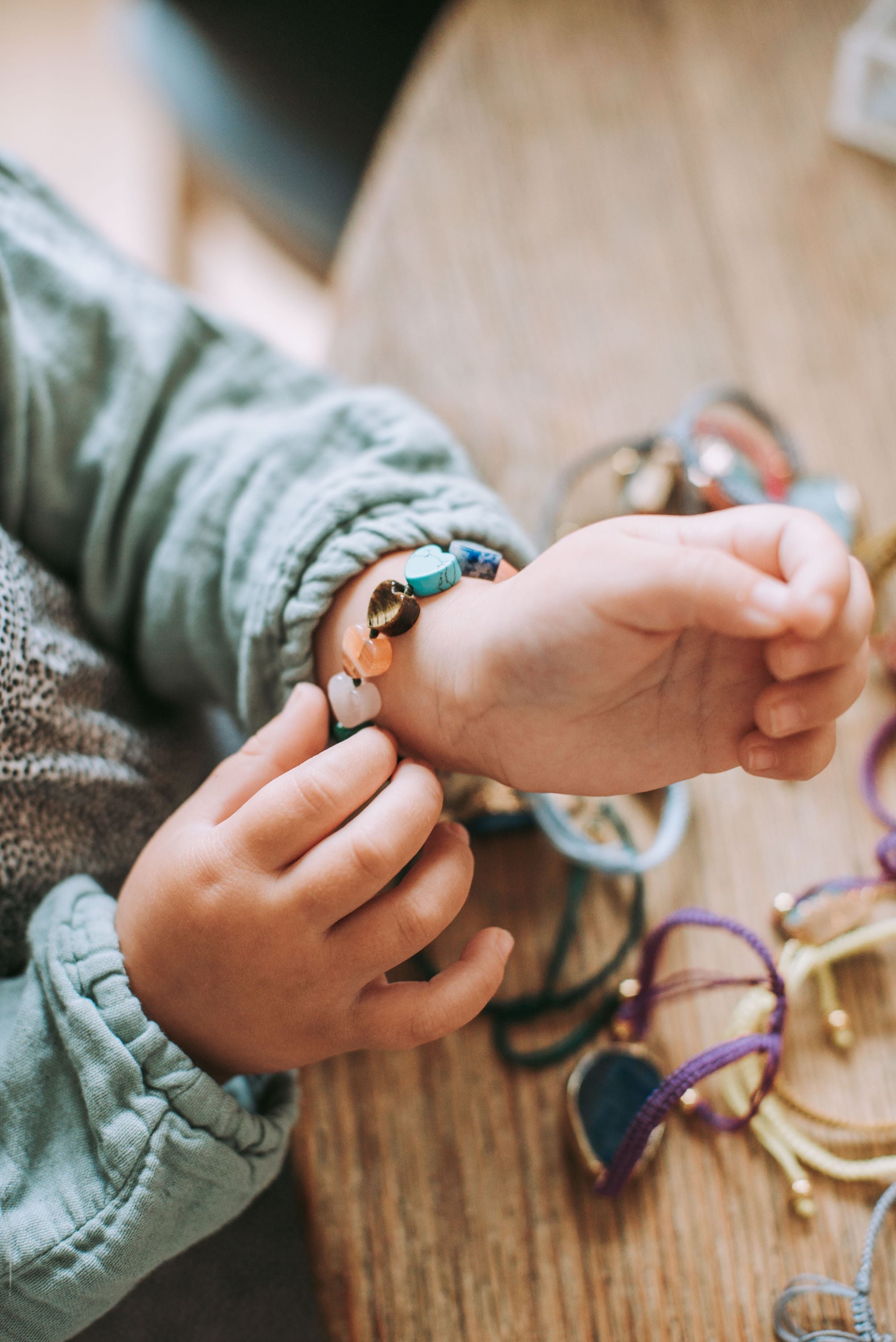 BERT Armband Kids Hartjes Edelsteen (kies uit verschillende soorten)