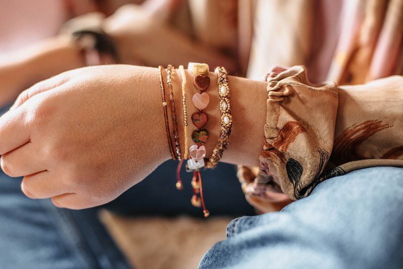 Hartjes armband met gemixte naturel edelstenen.