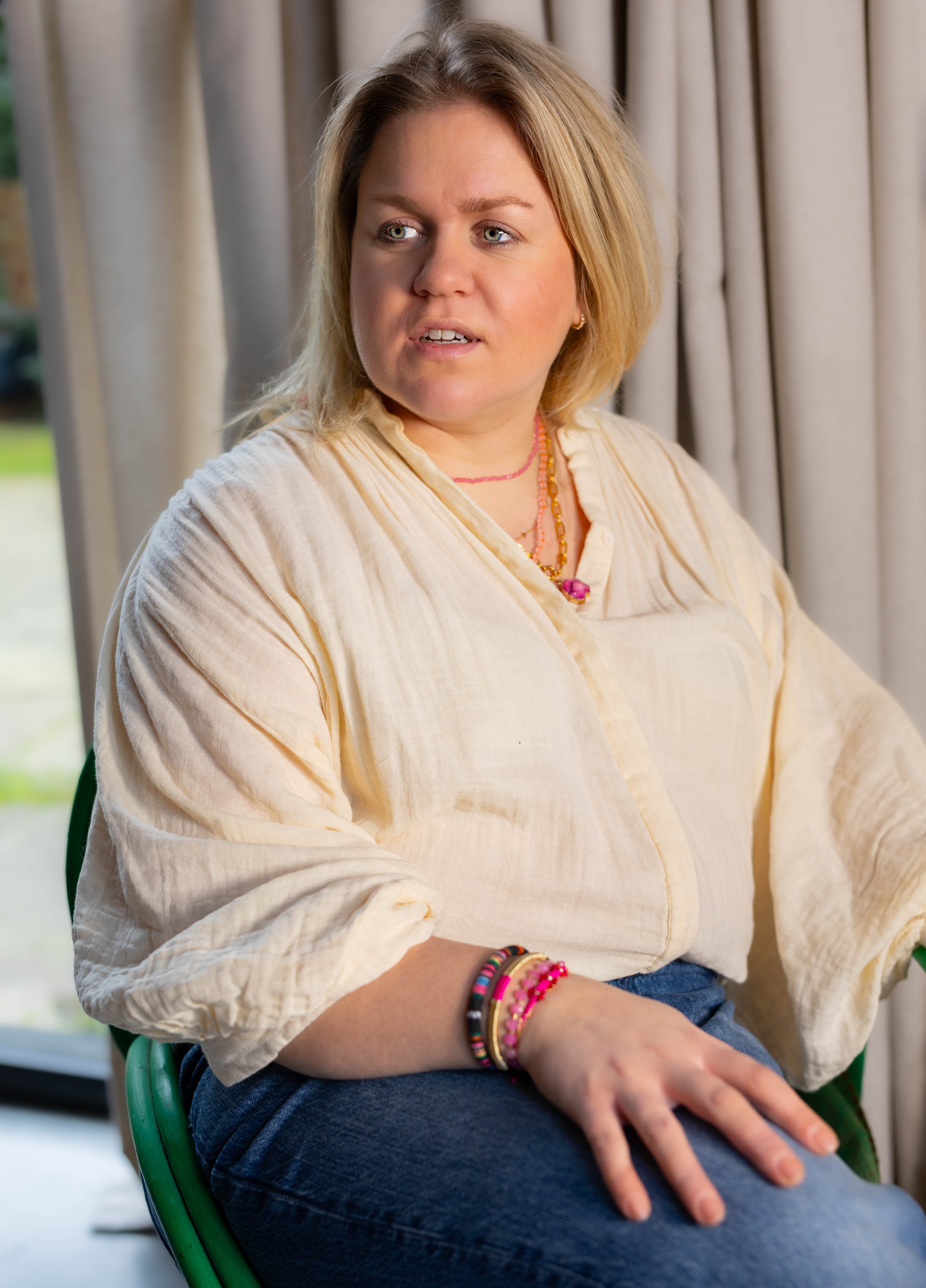 Bert Sieraden armbandenset met eigenaar Bertie zelf.