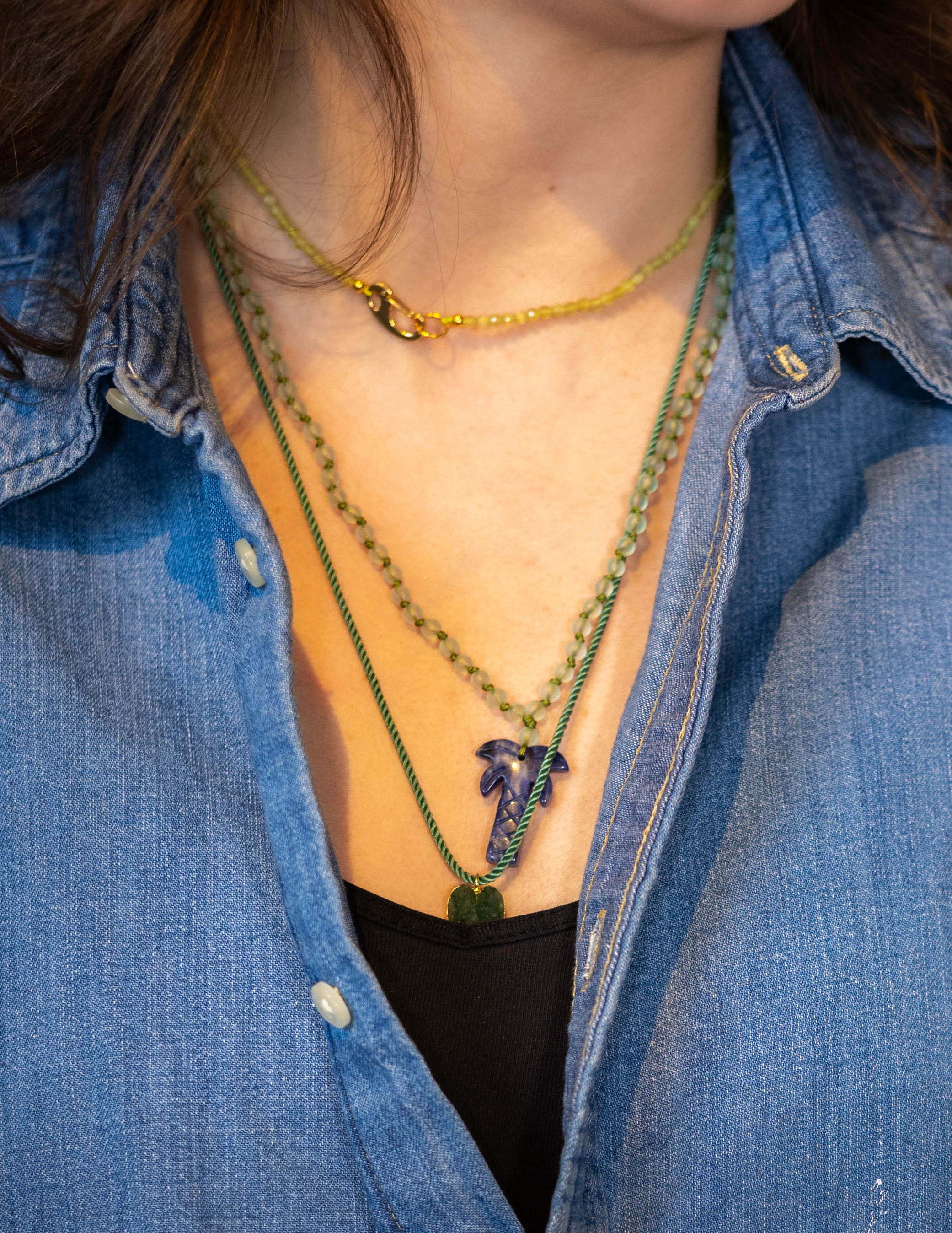 Foto van kettingenset met 3 kettingen van Bert Sieraden met hartbedel en palmboombedel.