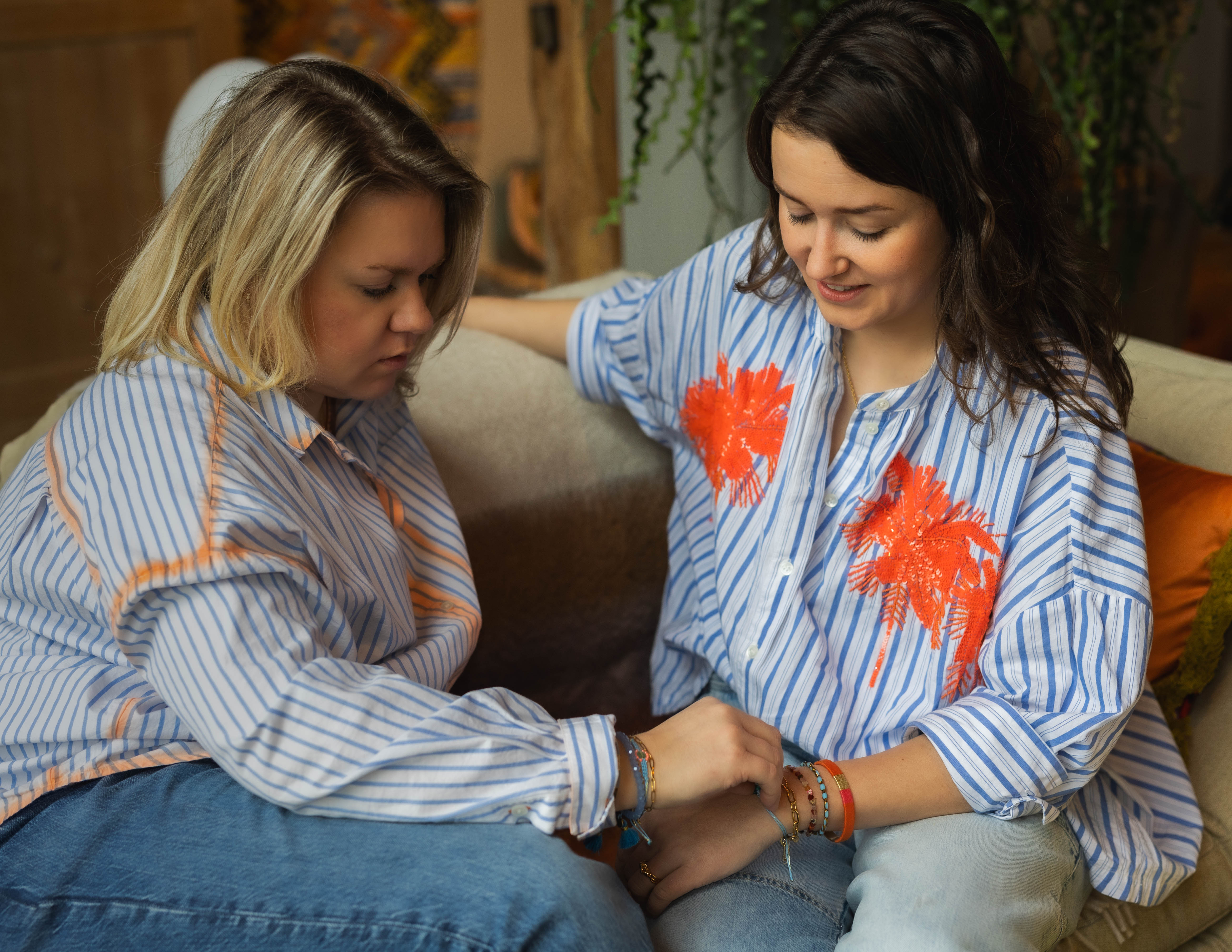 Bert Sieraden armbandensets in blauw en oranje.