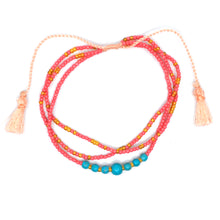 Afbeelding in Gallery-weergave laden, Op de foto zie je een armband van Bert Sieraden in de kleuren roze en turquoise.