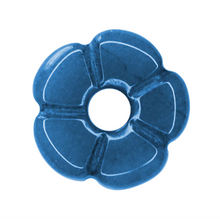 Afbeelding in Gallery-weergave laden, CarlieV Oorbellen Donut Flower Blue Jade Bedel (per stuk)