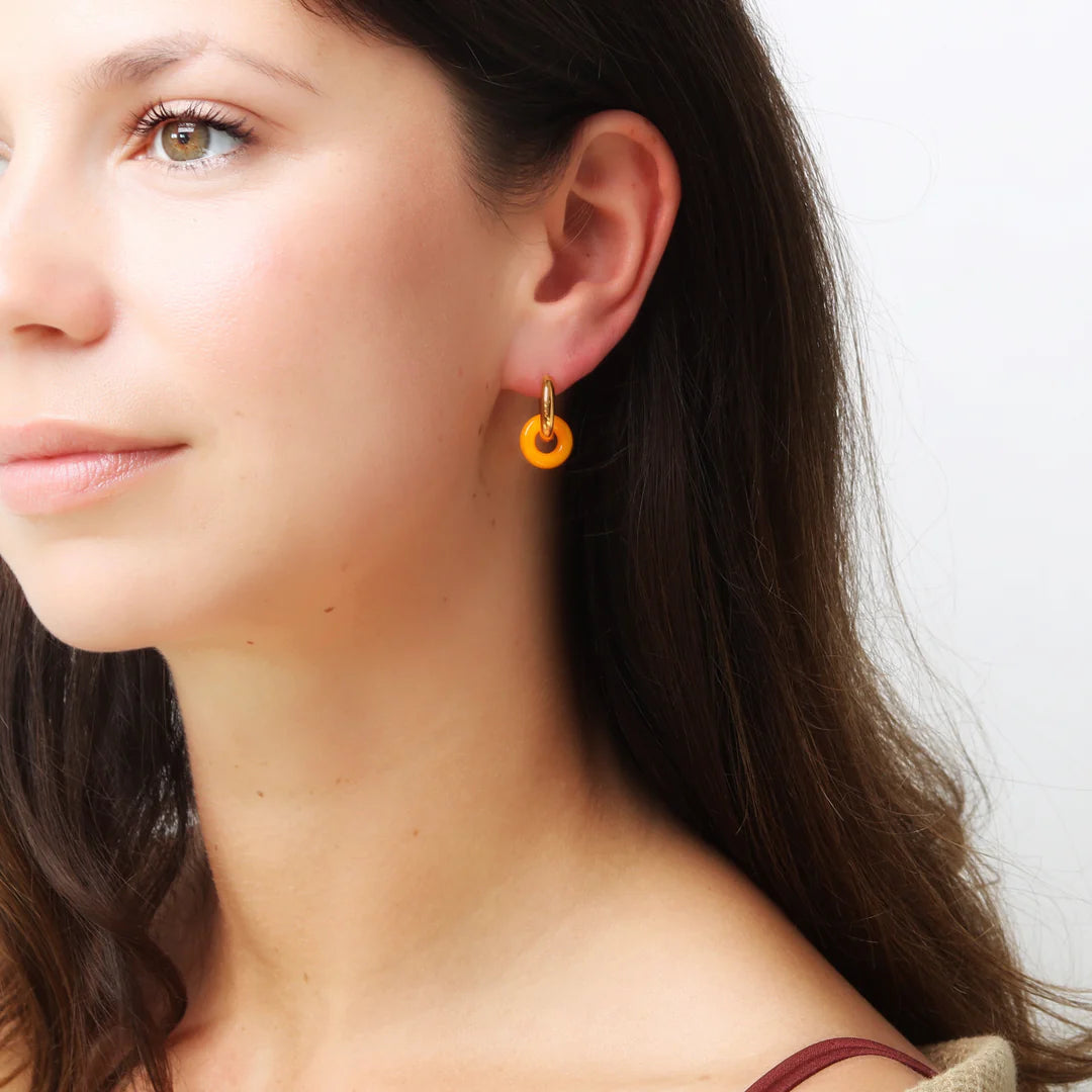 CarlieV Oorbellen Mini Donut Amber Bedel (per stuk)