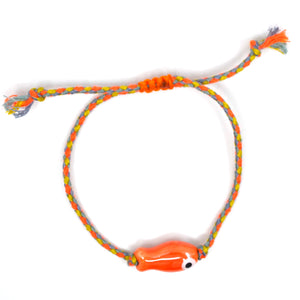 Unieke handgemaakte BERT Armband Fishy Keramiek Oranje geregen op vrolijk gekleurd koord.