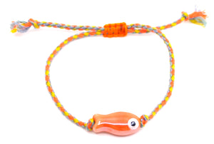 Unieke handgemaakte BERT Armband Fishy Keramiek Oranje geregen op vrolijk gekleurd koord.