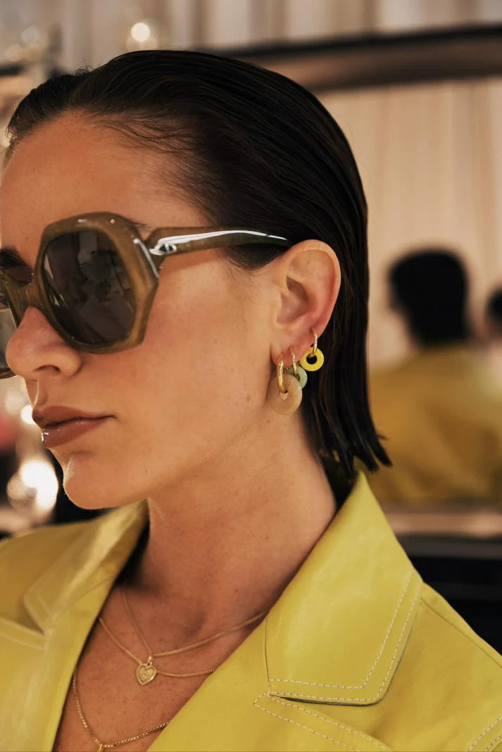 CarlieV Oorbellen Mini Donut Banana Bedel (per stuk)